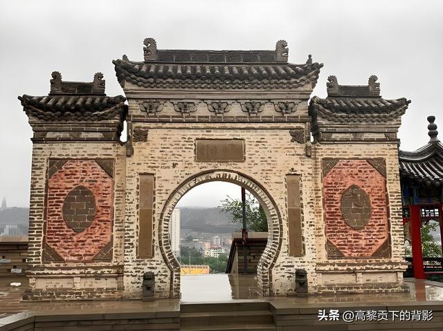 神木二郎山游记：驼峰峭壁寻古庙，一笔架起天地间