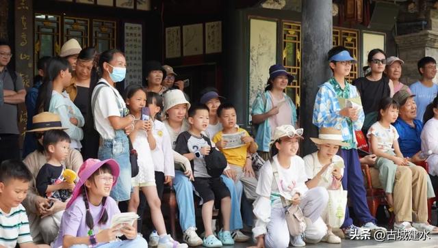建水迎来暑期旅游“热潮”