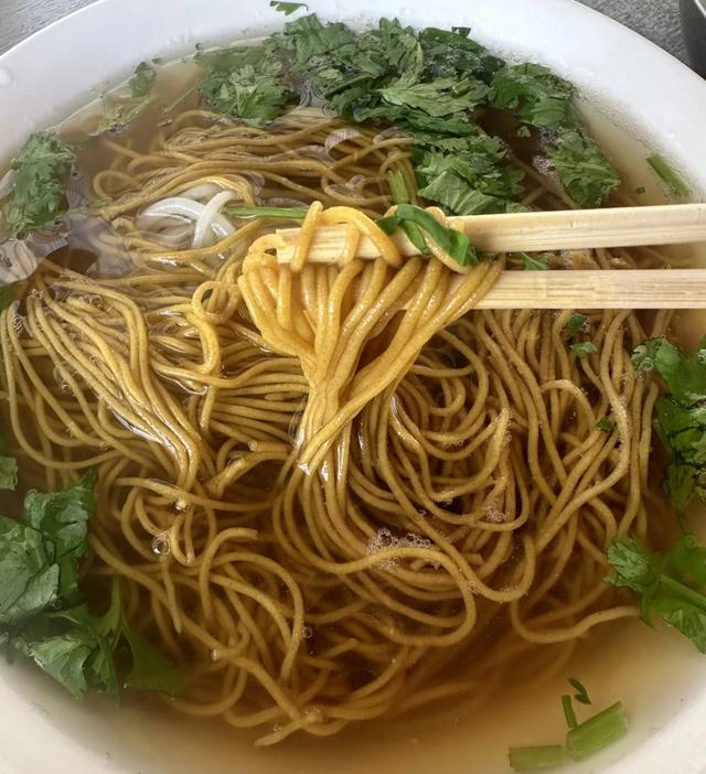 石家庄元氏县有常山气韵，元氏的饸烙香喷喷，殷村凉饸烙多放蒜汁