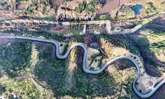 孟津区：黄河小浪底下游河岸别样冬韵