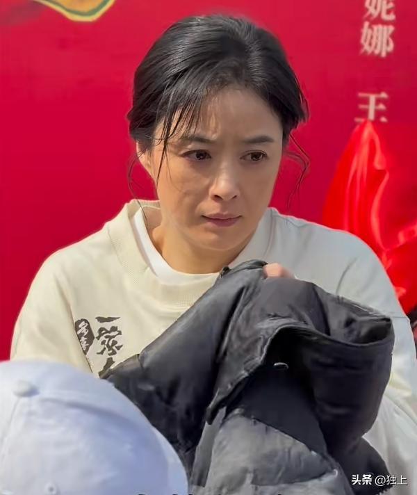 42岁蒋欣生图被疯传，被她真实状态吓到，别被内娱的畸形审美害了