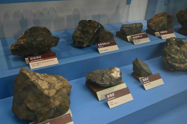 只剩最后几天阅兵，特朗普等不及了，突然改口想访华？中方专机起飞，探明美国底线