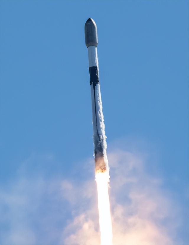 大量星链卫星突然坠落地球！神舟二十号才飞行3个月，会有危险吗