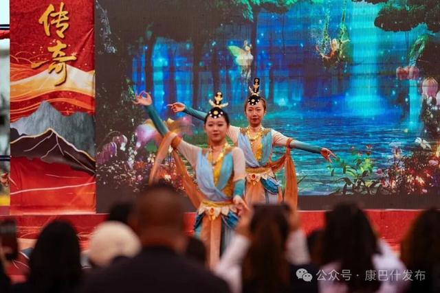 国庆中秋假期，康镇游人如织共庆华诞！