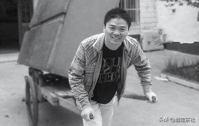 钱再多有啥用？51岁刘强东对大儿子的"亏欠"，给所有父母提了个醒