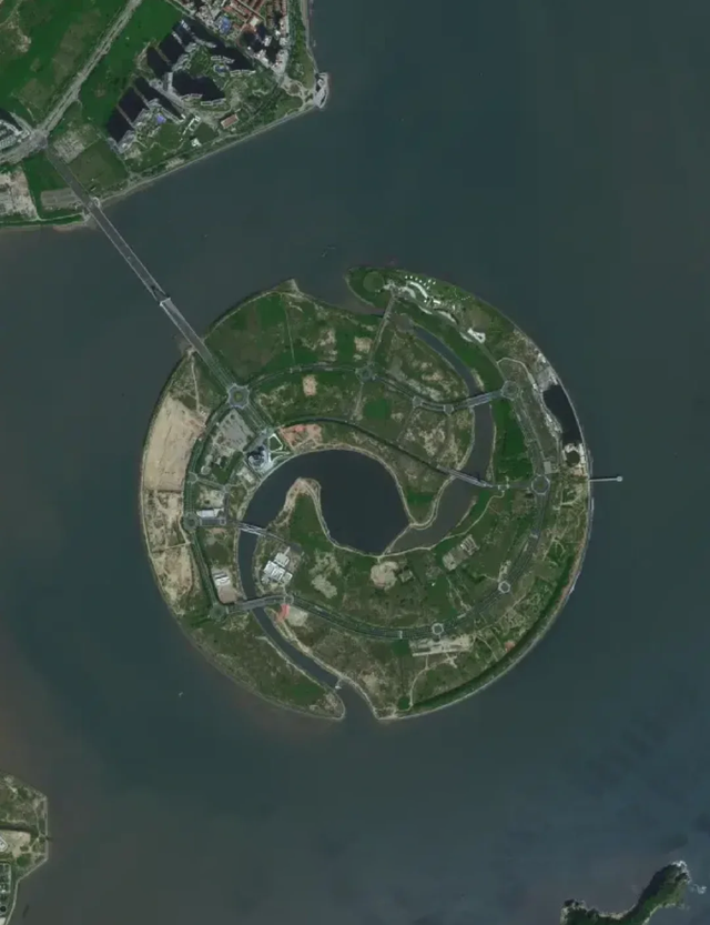 等了15年！砸35亿！福建对标迪拜的人工岛，如今长满了草
