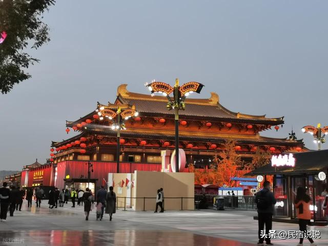 西安大唐不夜城到底多火，从6.5万到60万人次，有多夸张。