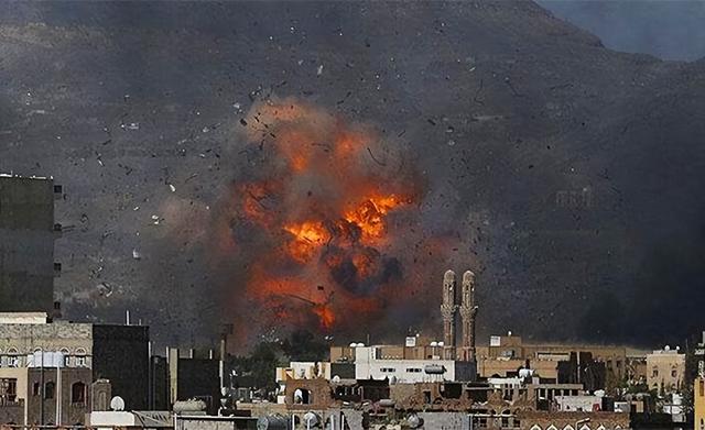 突发！沙特不宣而战猛烈轰炸，多款战机连续发射炸弹打破中东平静