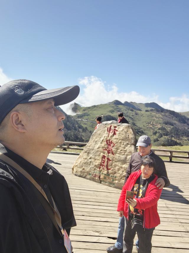 闯入神农架深秋的云海仙境，这一刻的治愈抵过万语千言。