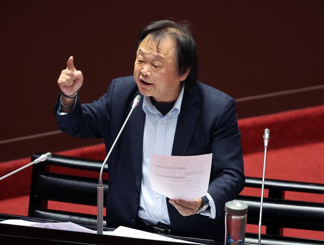王义川攻击卢秀燕化妆引发绿营混战