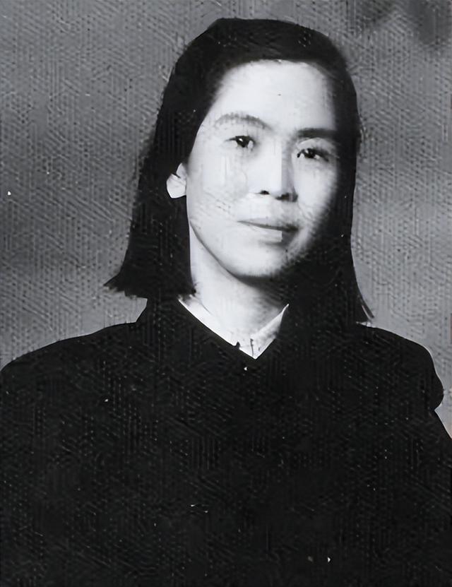1959年	，贺子珍在庐山的留影，这也是她最后一次见到毛主席