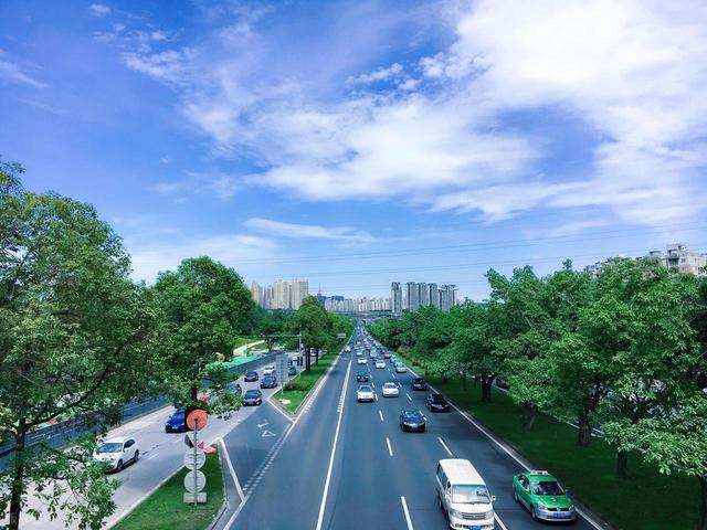 南京人去了成都和重庆，直言不讳：成都和重庆生活方式截然不同！