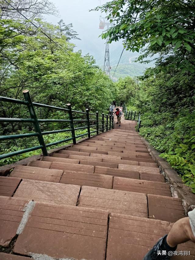 徒步瓦屋山,太艰难了,坚持下来不容易