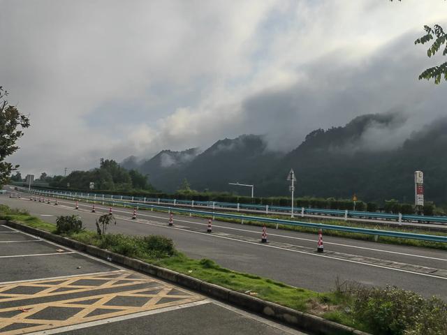 七绝 安然旅居
