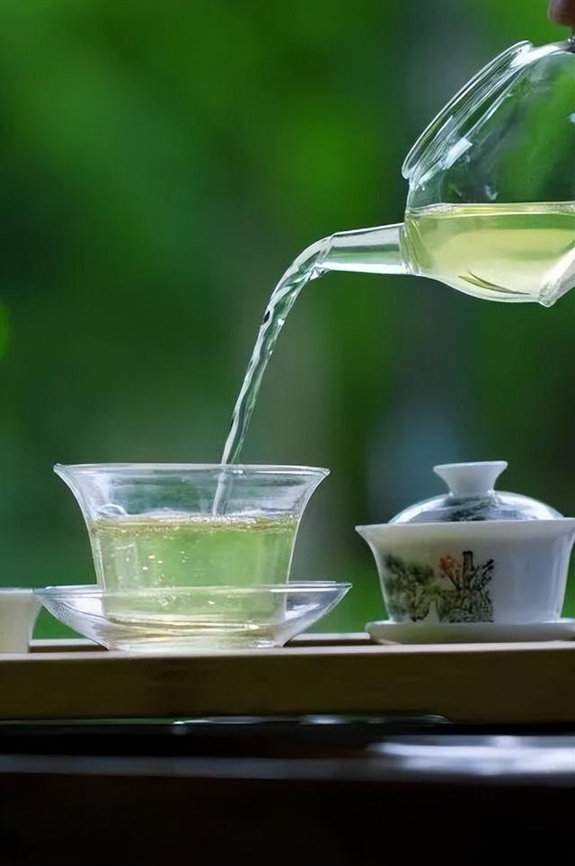 成都出发2.5h刹拢最绝红叶之城！秋色媲美九寨，一城吃够三省美食！更有山林温泉泡过瘾！