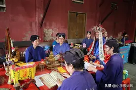 在农村有个永远不会失业的职业，那就是道士！图片