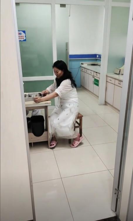 广东小伙爱上湖北大妈，他比大妈小13岁，两人恋爱后住在出租屋
