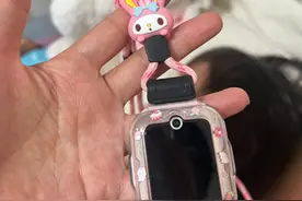 家里有小孩用电话手表的要当心了！电话手表里有这个的要尽早删图片