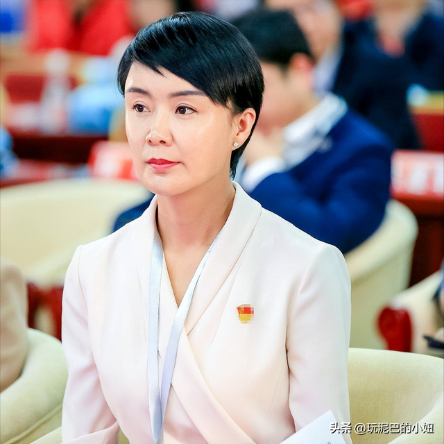 47岁贺娇龙去世！同学曝抢救过程	，网友提醒成真，此前疑早有征兆