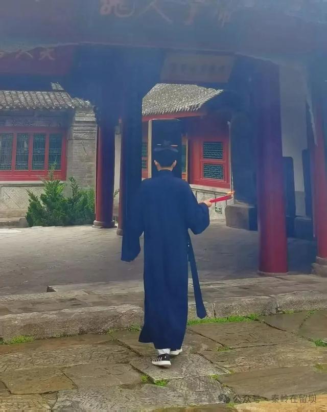 当秋雨掠过秦岭的山脊，汉中悄悄美成写意水墨画