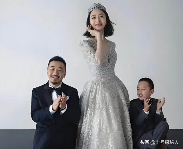 嫁给落魄时的黄海波	，任劳任怨养夫多年，曲栅栅现终于苦尽甘来