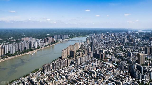 颠覆我认知的乐山，2 条高铁、8 条高速贯穿全域