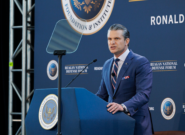 中日战机对峙后，高市早苗紧急表态，美防长敲打日本：将付出代价