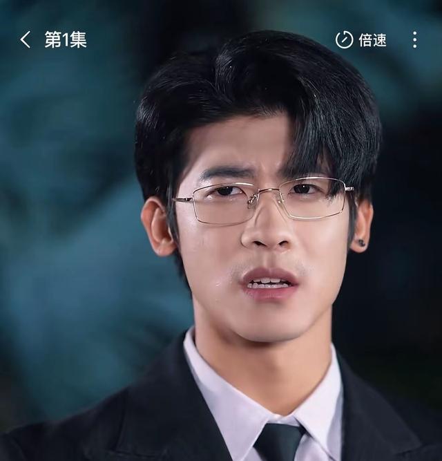 脸没恢复就别出来拍短剧	，顶着膨化脸、大刀双眼皮，太让人出戏了