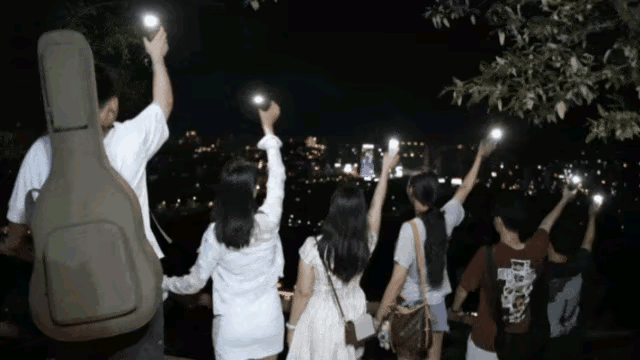 开辟夜登孔望山 带动夜间经济