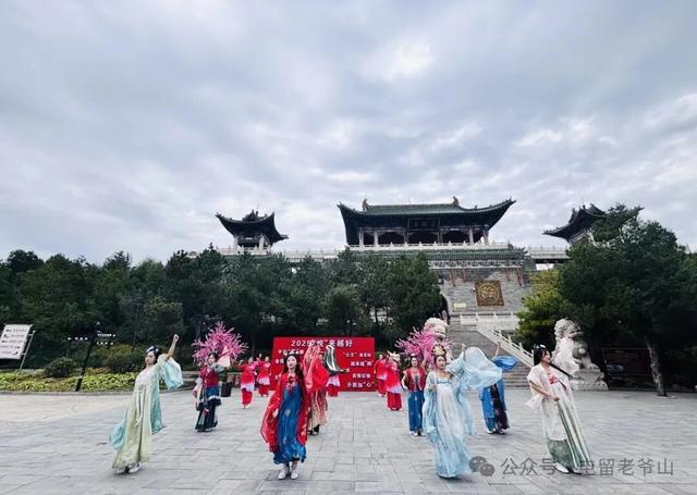 人人人从众人人人！老爷山景区国庆爆火！