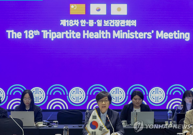 中日韩官员再次齐聚一堂！日本人气坏，时隔30多天，韩方表现够牛