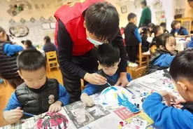 巧绘脸谱之韵 传承非遗文化图片