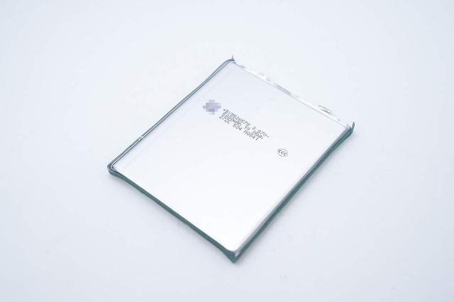 厚度仅有8.9mm，联想thinkplus 5000mAh超薄磁吸无线充电宝拆解