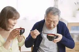 吃进去的食物，多久变成粪便？看完就明白为何有人吃完饭就上厕所图片