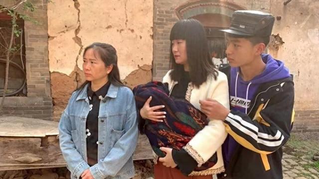边牧撞碎100万玉镯，被主人暴打后卖到狗肉馆，3天后主人回家傻眼