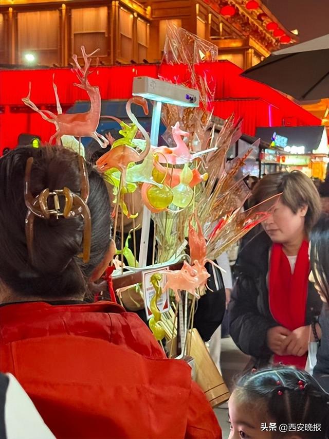 夜幕降临，西安变长安