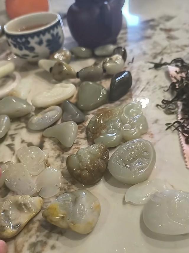 北京肖哥突发去世，年仅45岁，家里原石成堆开大奔，十几套房出租