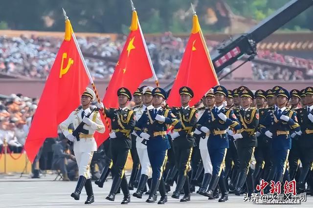 谢霆锋也没想到，张柏芝会因阅兵当天的一特殊举动，实现口碑暴增