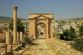 回溯古典主义设计—古希腊与古罗马建筑中的雕塑、浮雕与装饰艺术图片