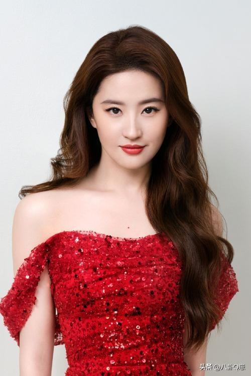 陪玩陪睡根本不够！认干爹、舔手指，背地里的阴暗让人想象不到