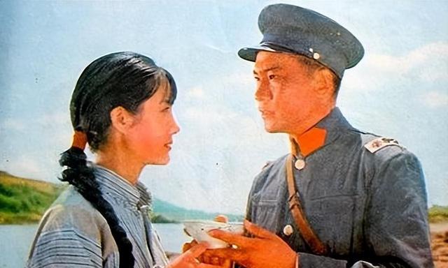 1987年一老妇参观彭德怀故居，工作人员请她题词，她立马说出20字