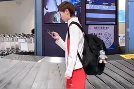 排面！王曼昱回家几十万人等待现场水泄不通！显眼包晒林高远手幅图片