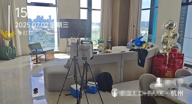 男子称住进月租6万甲醛房患病，房东：交房5年，他搬进不少家具，租客：连被褥4件套都是他配的
