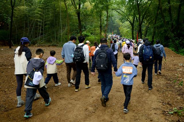 山水为卷，非遗为韵丨2025“环浙步道 登甬十峰”奉化站燃情开跑