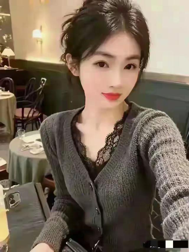 河南洛阳一校花好漂亮， 身高168cm，体重46kg 美的让人移不开眼