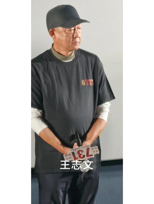 59岁王志文线下活动，发福挺大肚似70岁，皱纹满布被评心脏不太好