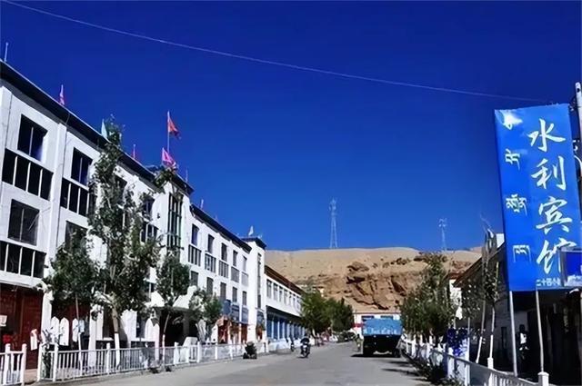 与我国仅隔一条河的小村，对岸老百姓常常常张望却过不了，很好奇