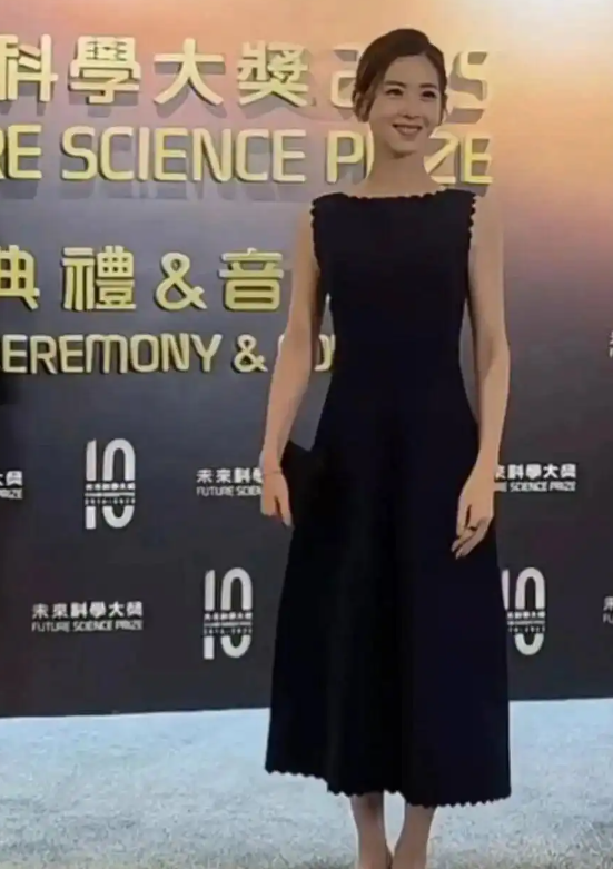 刘强东一句话暴露婚变传闻真相后，恶心一幕出现，奶茶妹妹太可怜