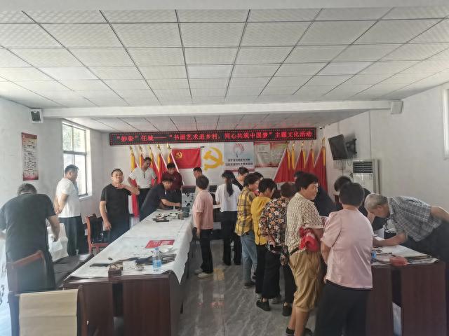 书画名家捐赠墨宝 助力乡村文化建设