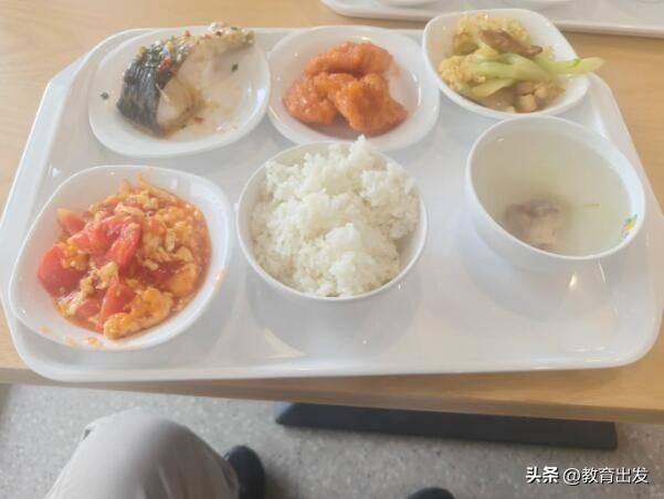 福耀科技大学开学了，学生晒出食堂价格，与网传40块一顿饭不一样